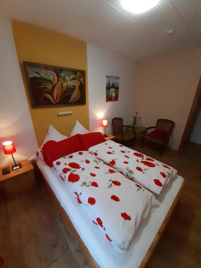 Bed and Breakfast Gastehaus Am Calmont Едіґер-Еллер Екстер'єр фото